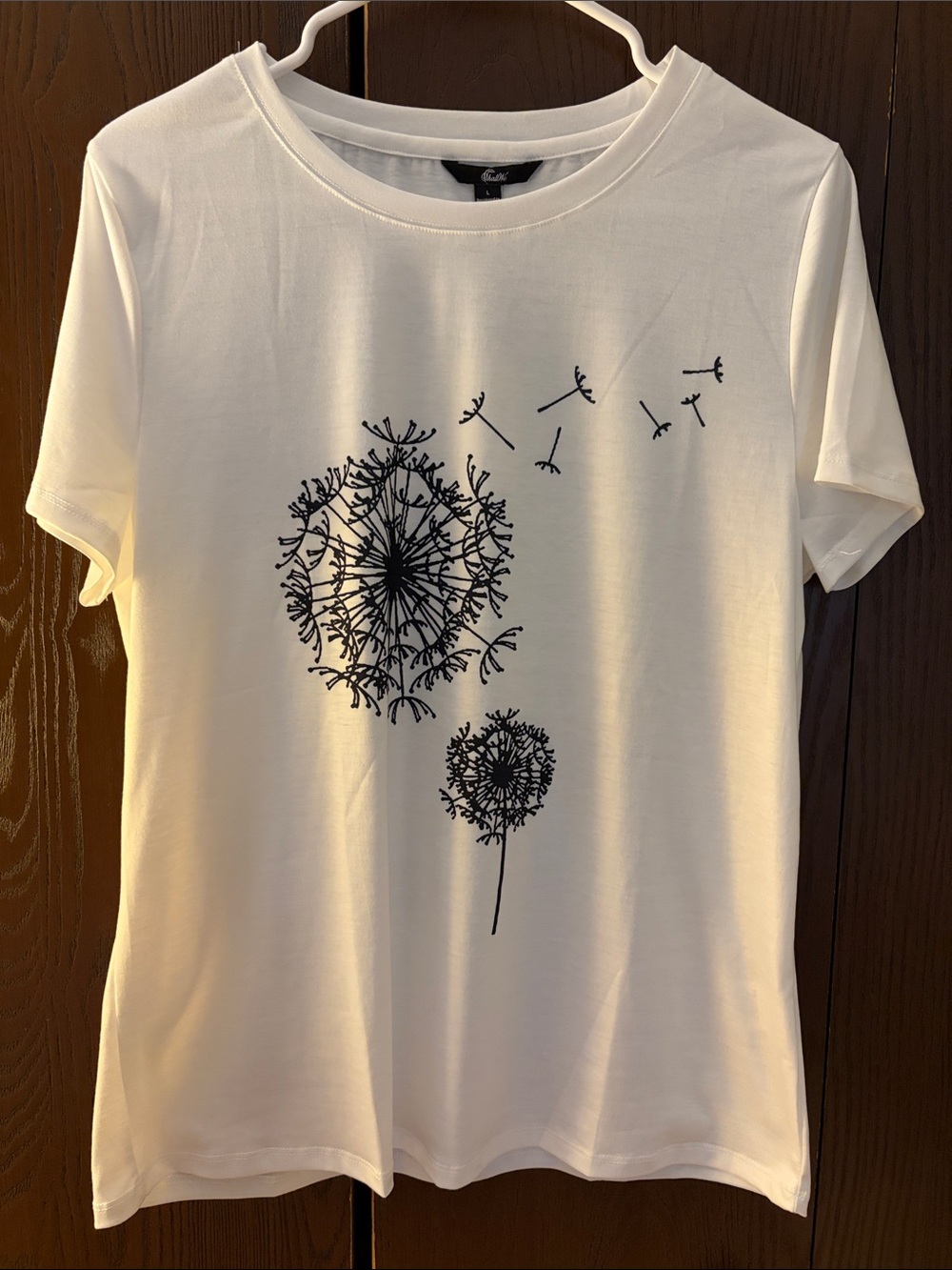Shall We Casual White Dandelion Graphic Tee - Women. Size Large NWT